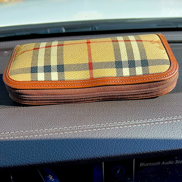 π₯ποΈπ« BURBERRY Beige/Brown Haymarket Check Coated Canvas Zip Around Walletπ₯π₯ - Picture 2 of 16